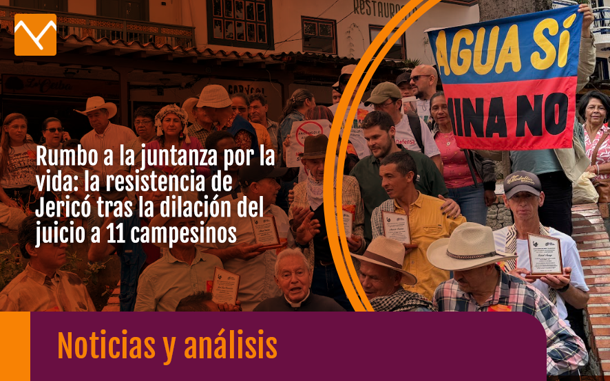 Campesinos y habitantes de Jericó, Antioquia, reunidos en defensa del territorio, junto a una pancarta que dice “Agua sí, mina no”.